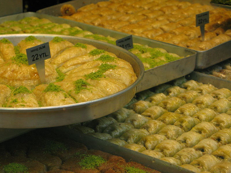 http://www.istanbul-city.fr/wp-content/uploads/2011/06/baklava-istanbul1.jpg